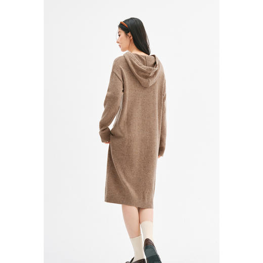 【严选】诗凡黎连帽抽绳针织连衣裙2024年冬新款慵懒休闲中长款直筒裙7FA490261 商品图4