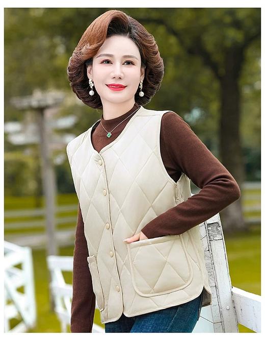 【百搭复古风】秋冬新款羊羔毛绒马夹外穿外套复古风背心女皮毛一体潮马甲厚。ry 商品图10