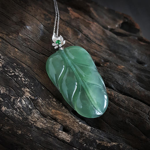 【天然正品】A货翡翠AU750白金镶天然冰种绿色叶子翡翠（金枝玉叶）吊坠项链女士现售价：4680！230924NJM17 商品图2