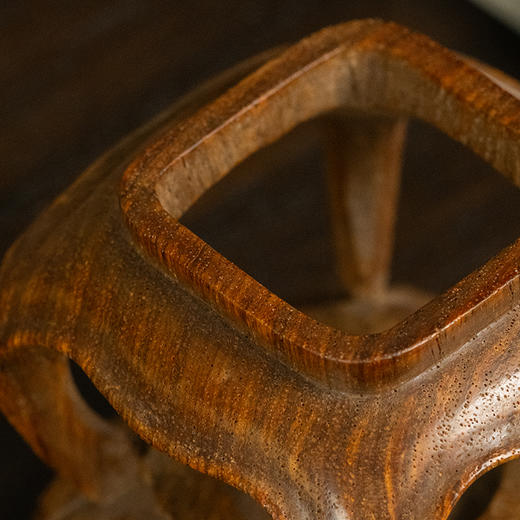 清 黄花梨一木整挖方形器座 商品图2