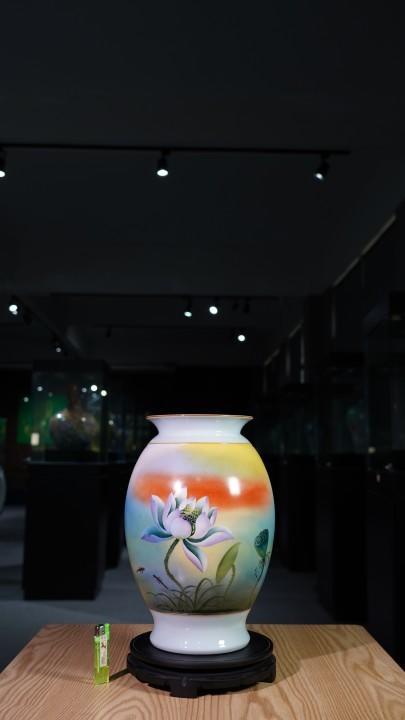 新粉彩满堂和气赏瓶 商品图0