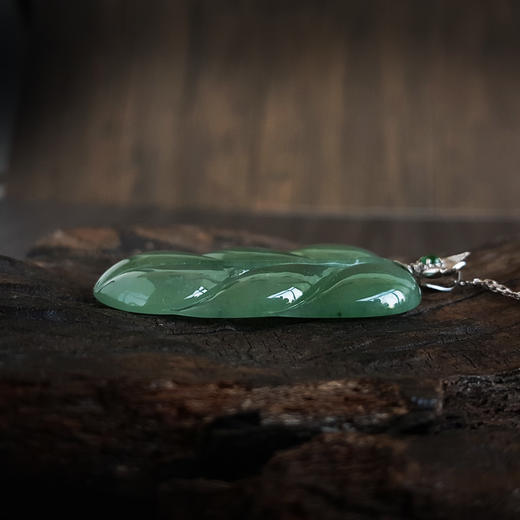 【天然正品】A货翡翠AU750白金镶天然冰种绿色叶子翡翠（金枝玉叶）吊坠项链女士现售价：4680！230924NJM17 商品图5