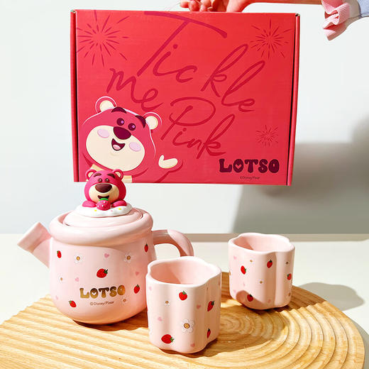 DISNEY 迪士尼草莓熊一壶两杯礼盒装 商品图1