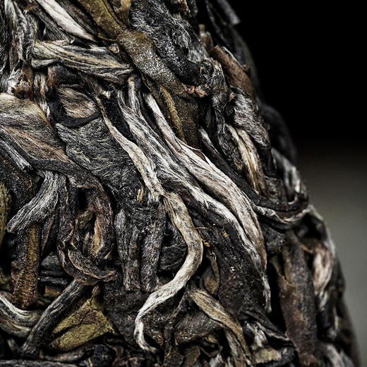 【最后4饼，即将售罄】【黄财神】诸财神之首！2024年春茶云南68座名山拼配普洱茶生茶；愿众生福慧增上 财源广进！1000g/饼 拍5发6 拍20发25 每饼额外赠茶架*1 商品图2