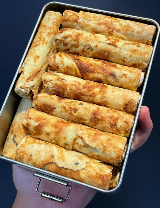 【空气牛轧蛋卷】😋酥松掉渣 一捏就碎🤤手工熬糖版牛轧夹心 非棉花糖 奶味浓郁 又酥有糯还有嚼劲😌☑蛋卷居然也加小料了 牛轧夹心直接奶晕 商品图0