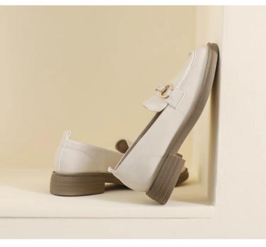 👏【TATA 同款】复古英伦风金属扣乐福鞋 😎 这质感真的绝美 脚感巨巨巨好💥 ✅ 鞋子精致又贵气☺️的随便搭配套裙子都好减龄软，👉 商品图5