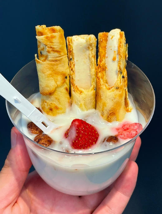 【空气牛轧蛋卷】😋酥松掉渣 一捏就碎🤤手工熬糖版牛轧夹心 非棉花糖 奶味浓郁 又酥有糯还有嚼劲😌☑蛋卷居然也加小料了 牛轧夹心直接奶晕 商品图7