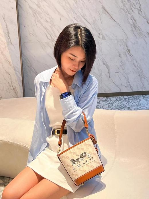 蔻驰Dakotah16字母单肩斜挎包（SS） 商品图2