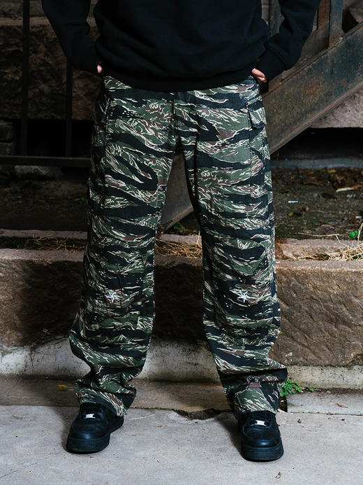 STA2024秋冬款星标小队双燕虎纹迷彩长裤 商品图0