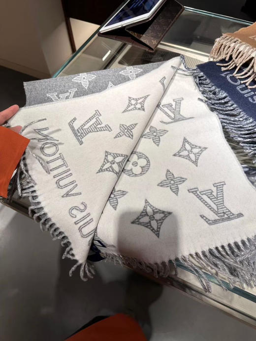 LV双面 双色围巾 商品图9