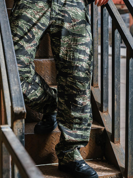 STA2024秋冬款星标小队双燕虎纹迷彩长裤 商品图8