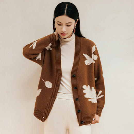 玳莎钉珠装饰提花针织开衫女秋冬新款V领落肩袖羊毛衫上衣  ED33312 商品图0