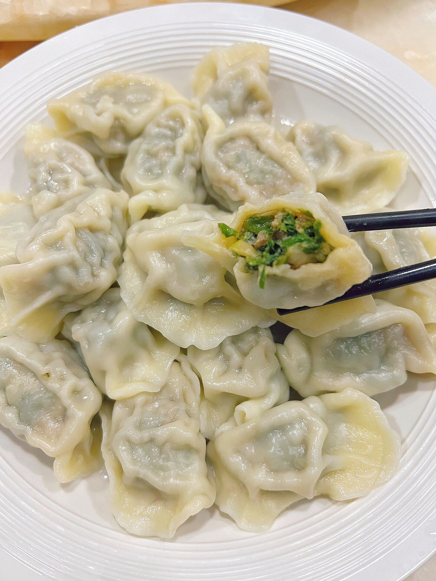 【手工水饺】限定美味 精选黑猪肉  野菜  自然之味 藏于一口鲜 四种口味水饺300g/包