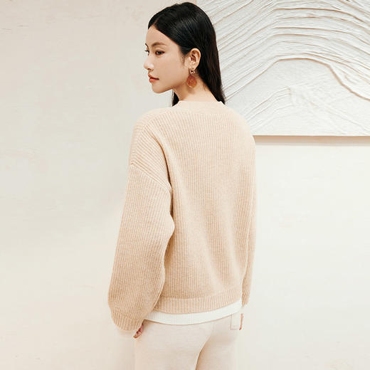 玳莎秋冬新款100%纯羊毛V领针织衫撞色设计感宽松毛衣上衣  ED33313 商品图3