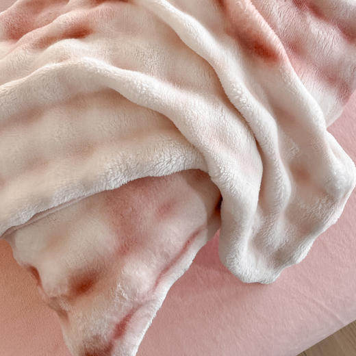 【一套约8斤重】仿兔绒牛奶绒四件套 秋冬保暖御寒渐变色泡泡绒套件 商品图2