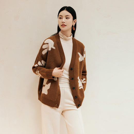 玳莎钉珠装饰提花针织开衫女秋冬新款V领落肩袖羊毛衫上衣  ED33312 商品图1