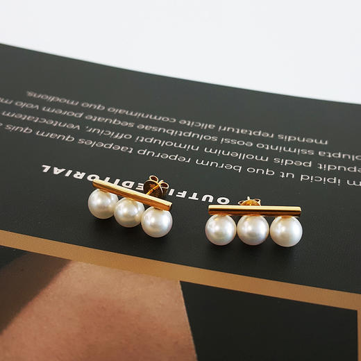 【天然正品】AU750黄金镶天然约6.3MM海水珍珠平衡木造型耳钉女士280924NJM40 现售价：2480 商品图8