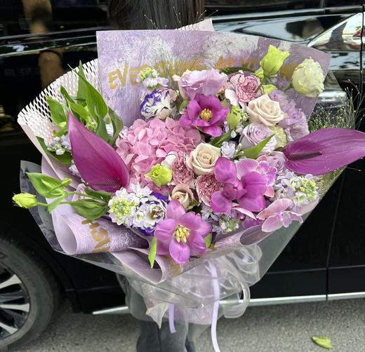 绣球郁金香蝴蝶兰混搭花束 商品图1