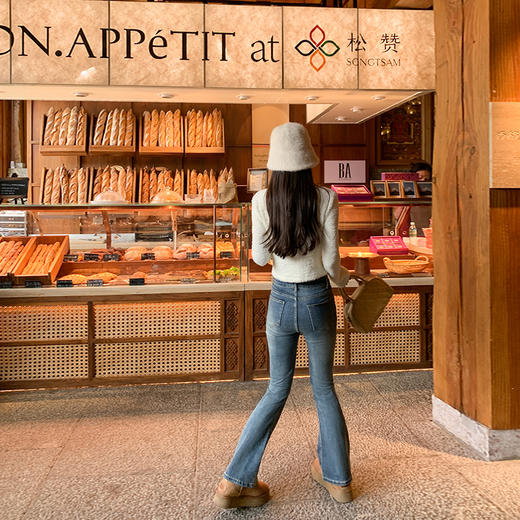 <曾小咸推荐>复古蓝色加绒微喇叭牛仔裤 商品图4