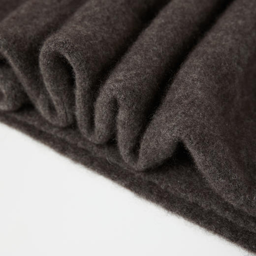 ROMI STUDIO“温柔已至”牦牛绒羊毛混纺亲肤软糯披肩 RW24WP70903 商品图3