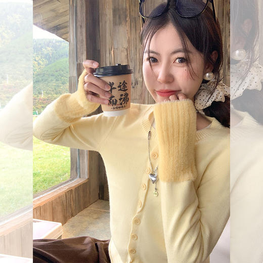 <曾小咸推荐>韩系小清新黄色袖口拼接系扣毛衣 商品图3