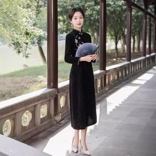 2024秋款日常改良复古黑色长款旗袍QMR 商品图2