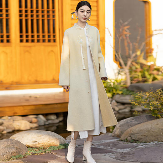 2024年秋季上新气质优雅新中式风长款刺绣双面羊毛呢外套HR-ZMFS24108 商品图3
