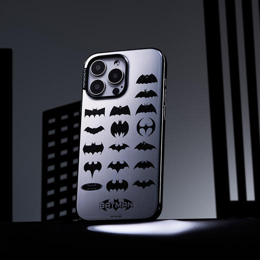 【蝙蝠侠】蝙蝠侠集合 POPCASE手机壳 MagSafe Popcase磁吸款 银色 拼贴 iPhone 16/15/14 商品图3