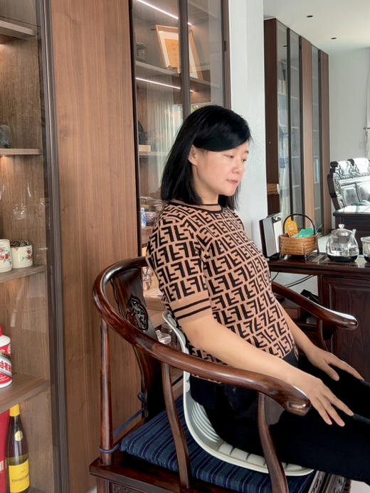 让腰舒服一些！第四代升级护腰坐垫⚡仅69.9，人体工学环抱  腰靠坐垫 四维呵护  舒缓腰部压力 2kg极致轻便 ，200斤坐面承重，大人孩子可用 商品图2