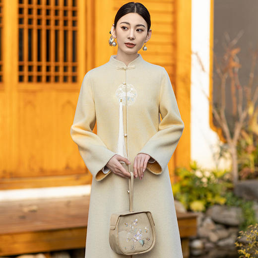 2024年秋季上新气质优雅新中式风长款刺绣双面羊毛呢外套HR-ZMFS24108 商品图2