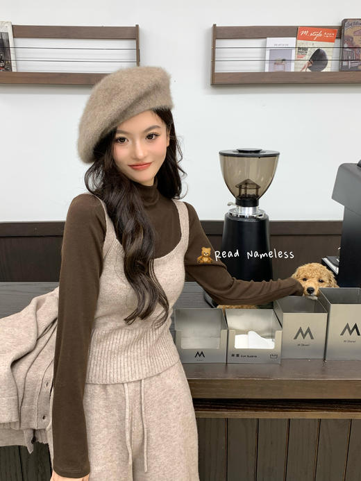 Read Nameless /【线下款同步】咖色高领打底衫 2024/10/28 商品图1