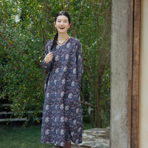 绽放旅行女装783朵/秋冬亚麻棉磨毛印花民族风V领叠穿长袖连衣裙 商品图1