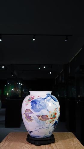 青花瓷雕釉上彩祥龙献瑞赏瓶