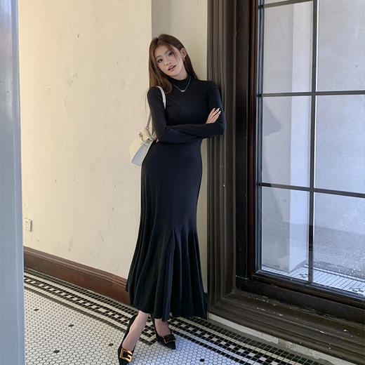 西遇长款半高领连衣裙女冬季新款鱼尾裙时尚修身显瘦黑长裙SS141274 商品图1