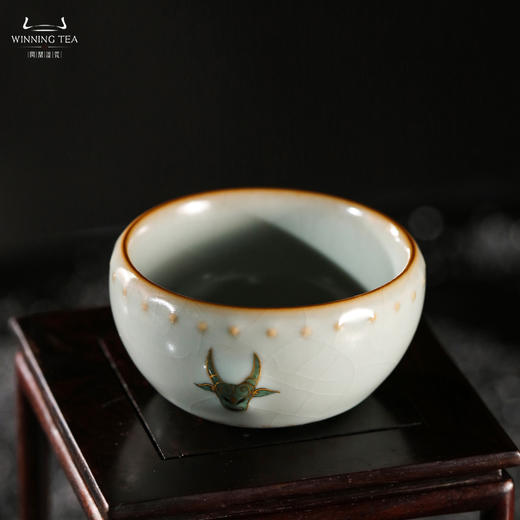 问鼎汝瓷鼎峰系列天青牛首战鼓杯（描金青铜纹）（缺货） 商品图1