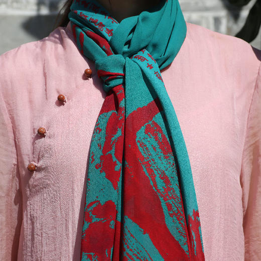 羽诗制造出品 蔡超衍生四季款百搭真丝桑蚕丝方巾长巾礼盒套装 商品图1