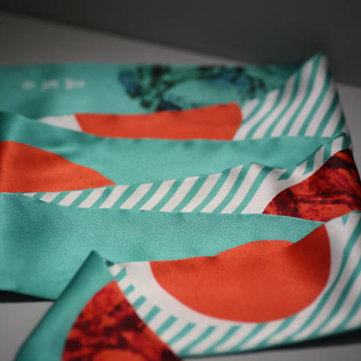 羽诗制造出品 蔡超衍生四季款百搭真丝桑蚕丝飘带巾礼盒套装 商品图4