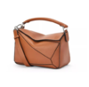 LOEWE罗意威 Puzzle 独特的几何线条Anagram压纹可拆卸可调节肩带 经典牛皮革 几何包拼图包手提包 小号 女款 棕色/焦糖色 商品缩略图0