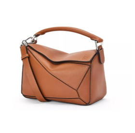 LOEWE罗意威 Puzzle 独特的几何线条Anagram压纹可拆卸可调节肩带 经典牛皮革 几何包拼图包手提包 小号 女款 棕色/焦糖色