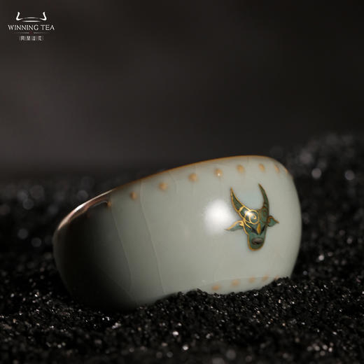 问鼎汝瓷鼎峰系列天青牛首战鼓杯（描金青铜纹）（缺货） 商品图2