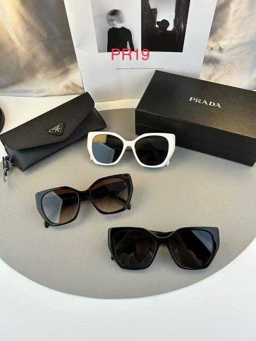 普拉达复古猫眼形时尚太阳镜PR19ZS（JH） 商品图0