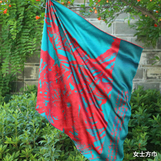 羽诗制造出品 蔡超衍生四季款百搭真丝桑蚕丝方巾长巾礼盒套装 商品图2