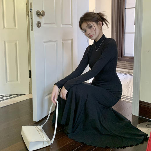 西遇长款半高领连衣裙女冬季新款鱼尾裙时尚修身显瘦黑长裙SS141274 商品图2