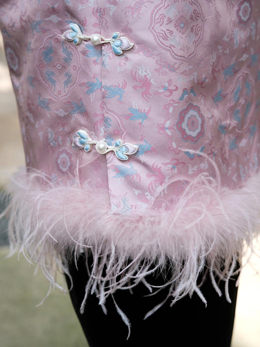 盛唐牡丹 |鹤鹿同春宋锦拼鸵鸟毛夹棉马甲 商品图3