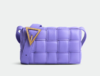 Bottega Veneta葆蝶家 PaddedCASSETTE金色饰面加衬Intreccio编织 羊皮革枕头包单肩斜挎包 女款 紫色 商品缩略图0