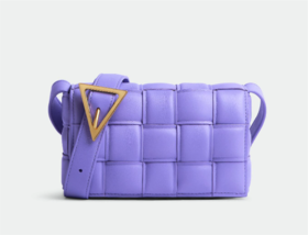 Bottega Veneta葆蝶家 PaddedCASSETTE金色饰面加衬Intreccio编织 羊皮革枕头包单肩斜挎包 女款 紫色