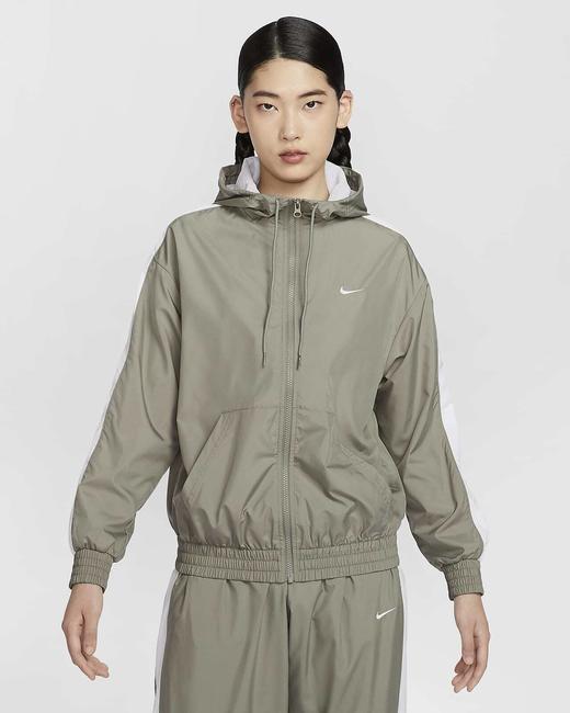 Nike 耐克Sportswear Classic Wovens 女子宽松连帽夹克防晒衣FV6299-320 商品图0