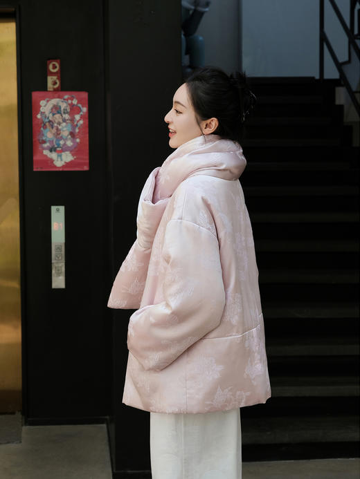 盛唐牡丹|银粉色冠乐绉蝶恋花棉服 (配围巾) 商品图9