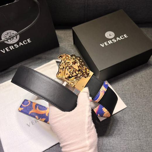 秋冬特惠💰350【范思哲versace】男士腰带 带身宽4.0cm 此款双面皮带有两种佩戴方式 商品图4