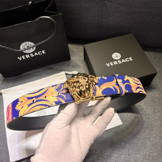 秋冬特惠💰350【范思哲versace】男士腰带 带身宽4.0cm 此款双面皮带有两种佩戴方式 商品图2